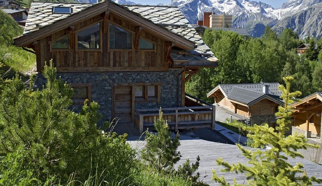 Spacious 14-person chalet with indoor pool in Les Deux Alpes