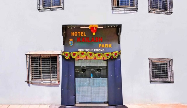Spacious 19 Budgets Bed Room Hotel Below Sakinaka Metro Station Gate no 2.