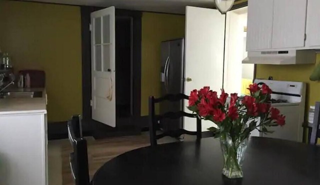 Spacious 1906 Victorian in-law apartment