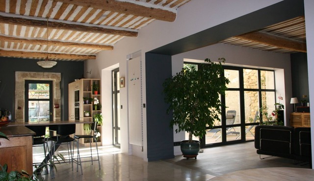 Spacious 19th century house between Lubéron and Alpilles