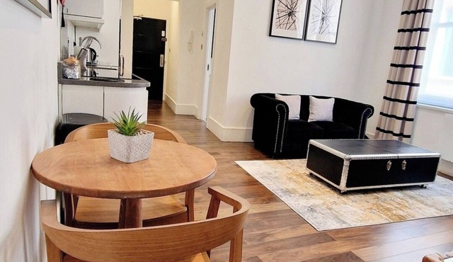 Spacious 1bd Unit - Steps from Blackfriars Bridge