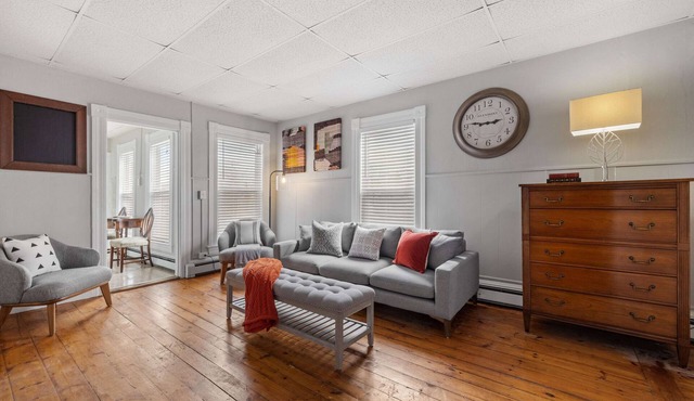 Spacious 1Bed Urban Oasis - Short & Midterm Stays