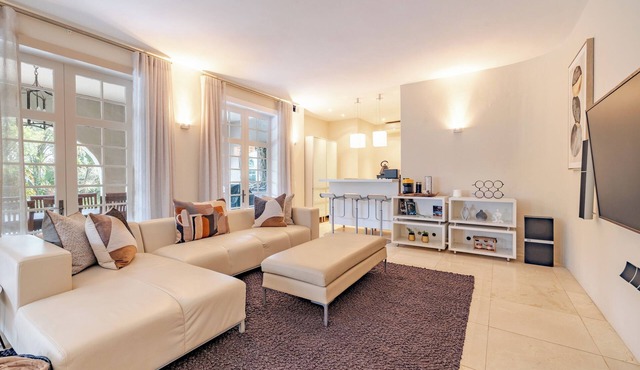 Spacious 1Bedroom Garden Retreat with Private Pool