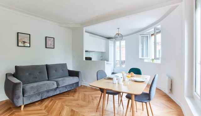 Spacious 1BR next to Montmartre