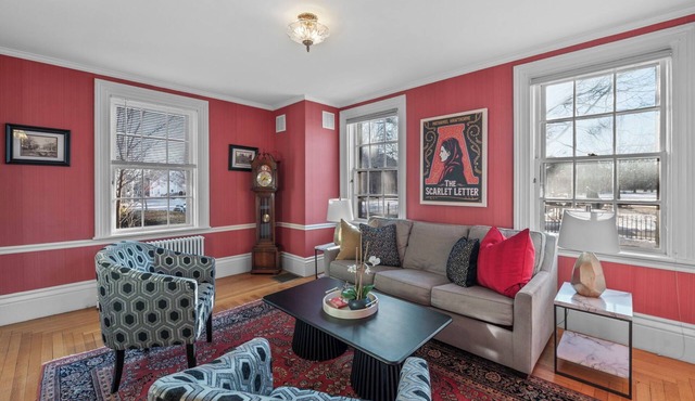 Spacious 1BR on Salem Common l Steps to Downtown l Fenced in Yard + Parking