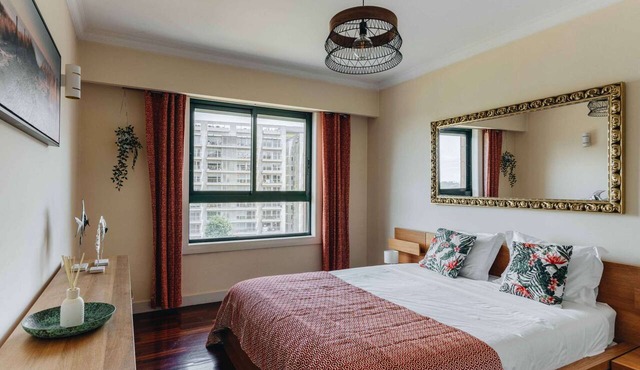 Spacious 1BR with Parking in Quiet Area