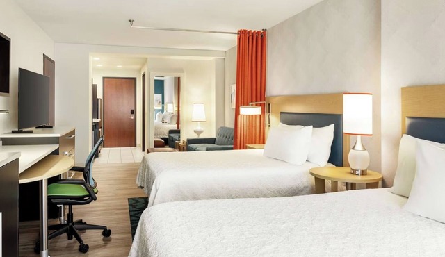 Spacious 1BR Studio with 2 Queen Beds Near Dining, Parks & Local Attractions