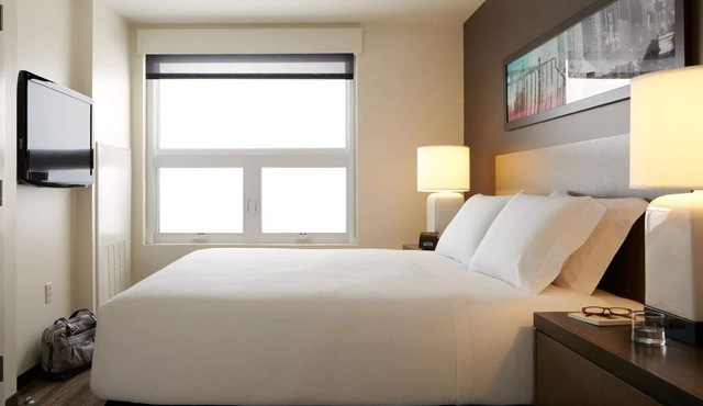 Spacious 1BR Suite w/Full Kitchen, Outdoor Pool, and Excellent Breakfast