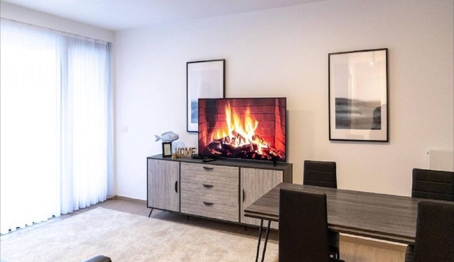 Spacious 1BR walk to Diamond District