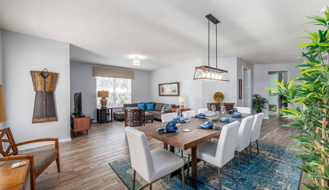 Spacious 2,100 Sq Ft Lakeside Corner Condo at Vista Cay Near Top Attractions"