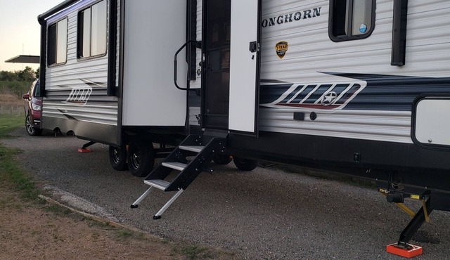 Spacious 2 bed 1.5 bath RV