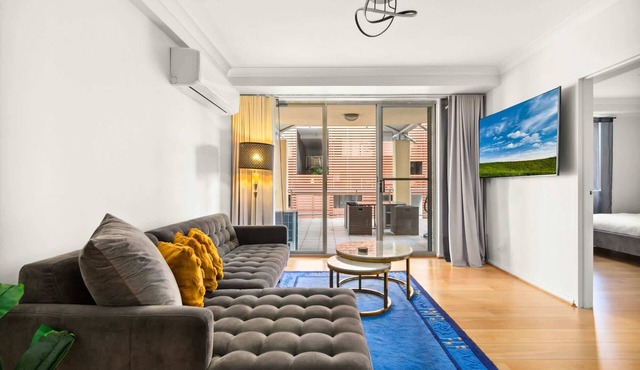 Spacious 2-Bed Apartment Near Parramatta CBD