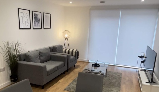 Spacious 2-Bed Apartment in Whyteleafe