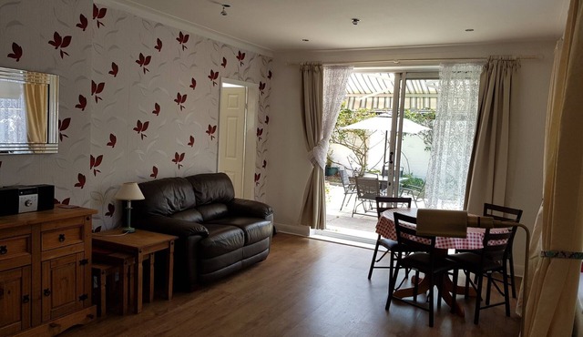 Spacious 2 bed bungalow. Lovely Vacation Home in a quieter area of Blackpool .