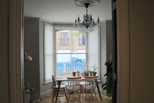 Spacious 2 bed maisonnette flat in Islington