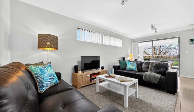 Spacious 2-Bed Unit Next to Gardens with AC