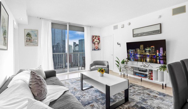 Spacious 2 Bed Unit in Brickell with Free Parking