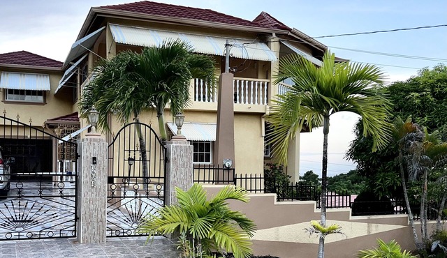 Spacious 2 Bedroom Apartment located in Boscobel, 5 minute drive to Ochi Airport
