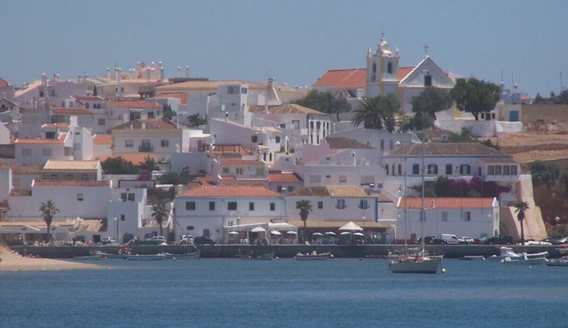 Spacious 2 bedroom apartment in quaint coastal fishing village