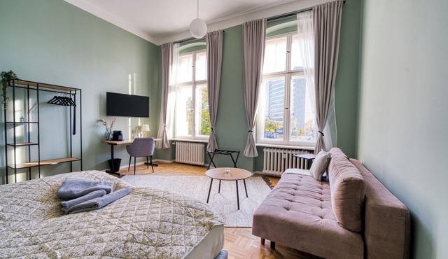 Spacious 2-Bedroom Apartment in West Berlin, Sleeps 6, Family & Group Friendly