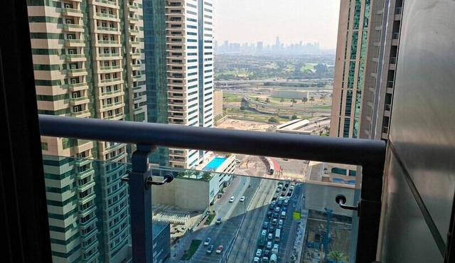 Spacious 2 bedroom Apt Near Marina Tram
