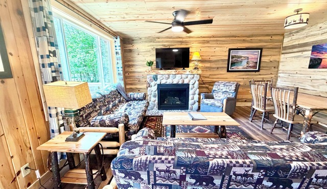 Spacious 2 Bedroom Cabin @ Northwoods Resort