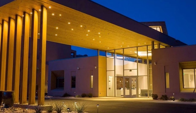 Spacious 2-bedroom condo with AC, fitness room in charming Moab