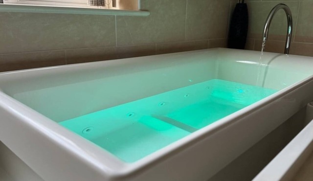 Spacious 2-Bedroom Duplex with Jacuzzi Bath Tub