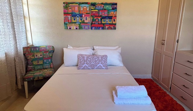 Spacious 2-bedroom estate in charming Warrens with AC, WiFi