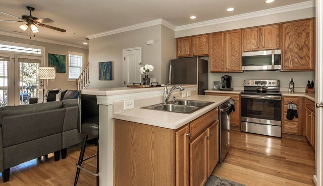 Spacious 2-Bedroom Executive Suite with Work Station Near Downtown Raleigh