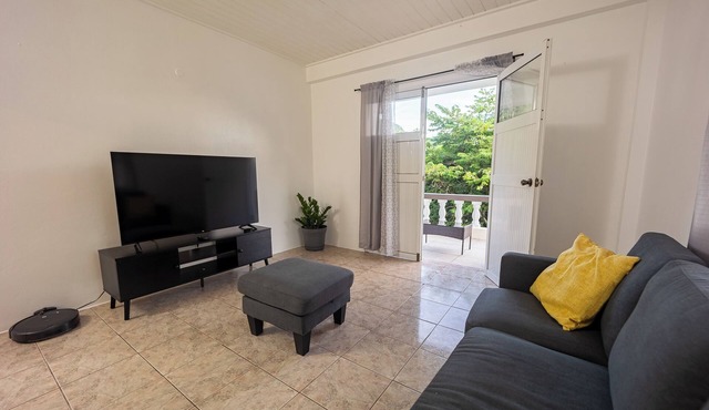 Spacious 2-bedroom apartment in Saint George's with WiFi