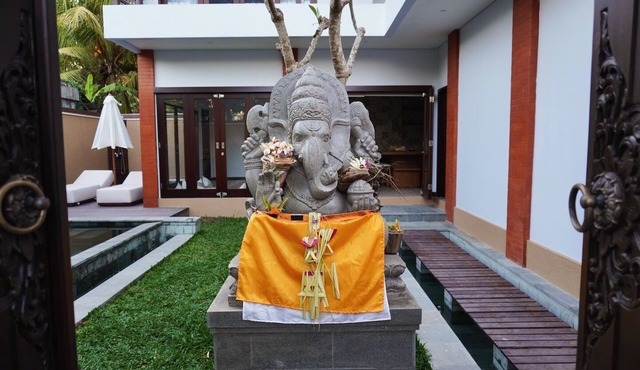 Spacious 2-bedroom villa in delightful Saba, Gianyar with WiFi, AC, Rooftop