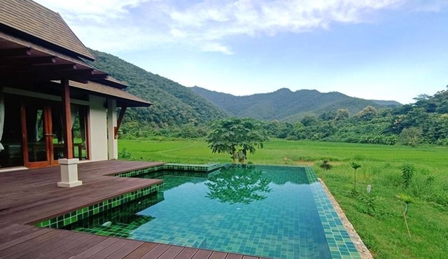 Spacious 2-bedroom villa with AC and WiFi in welcoming Pha Bong, Mae Hong Son