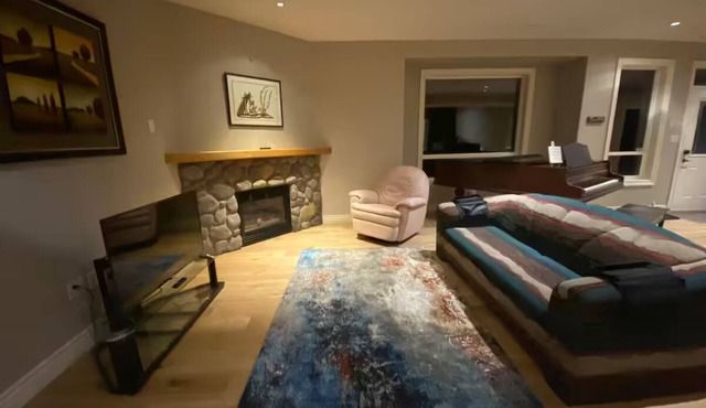 Spacious 2 bedrooms PLUS near Kawkawa Lake