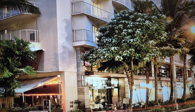 Spacious 2-BR/2-bath suite with full kitchen & living room, minutes from beach