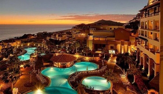 Spacious 2 BR, 2 Bath Presidential Suite w/Ocean View Balcony – Sleeps 8