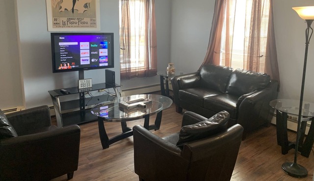 Spacious 2 BR condo unit w/9' Ceilings, Located-2min from Downtown Hartford!