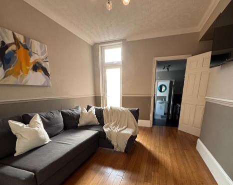 Spacious 2 BR Flat in Gateshead - Free Parking