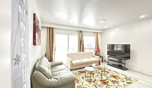 Spacious 2 BR Suite with Parking, Backyard & Desk