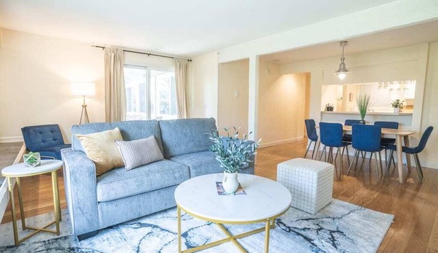 Spacious 2B2B Condo near downtown & Microsoft
