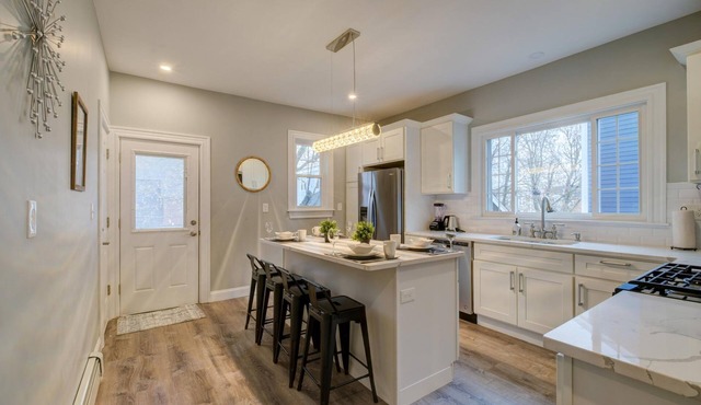 Spacious 2bd 1ba Free Parking 3D Tour