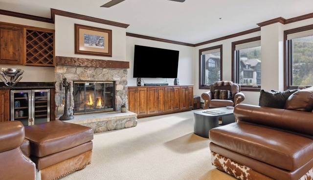 Spacious 2BD + Den, Ski In Out In the Heart of Beaver Creek Village Pool jacuzzi