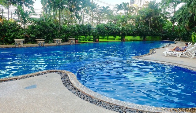 Spacious 2BD Downtown Bangkok | 1min BTS , Shopping Mall, Chatuchak Market 4289