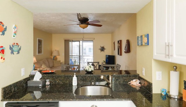 🥇 Spacious 2bd waterfront condo (CH818)