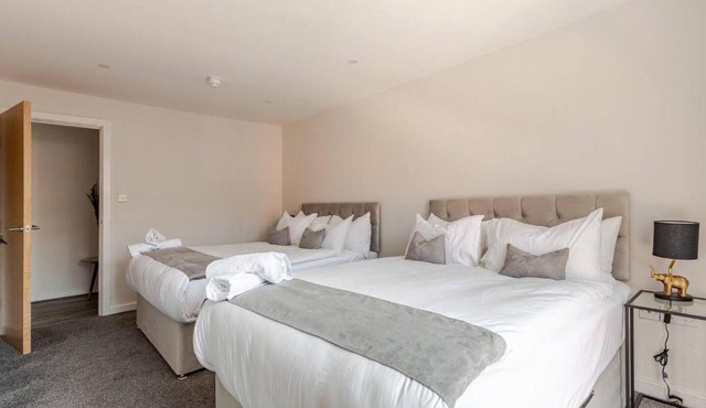 Spacious 2Bed Central Liverpool Nightlife & Events, sleeps up to 10