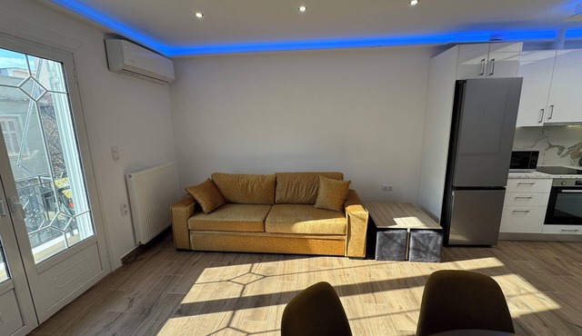 Spacious 2BR | 160m Metro | 3 min to Piraeus Port | 6 Guests