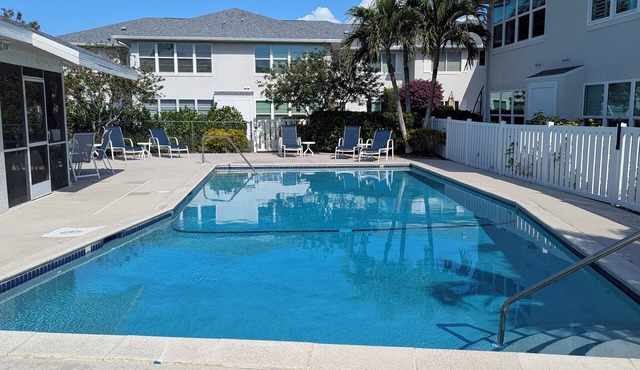 Spacious 2BR, 2BA condo in beautiful Park Shore in Naples. West of US41.