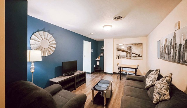 Spacious 2BR/2BA Downtown Apt|Clean and Safe|