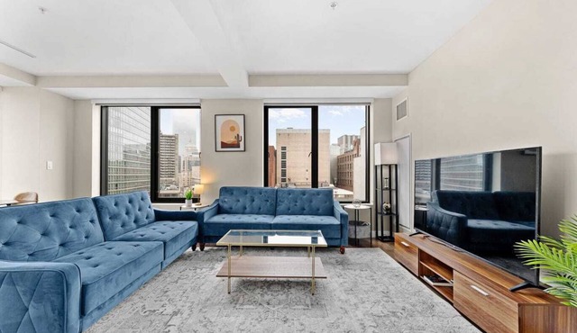 Spacious 2br 2ba unit in prime location downtown