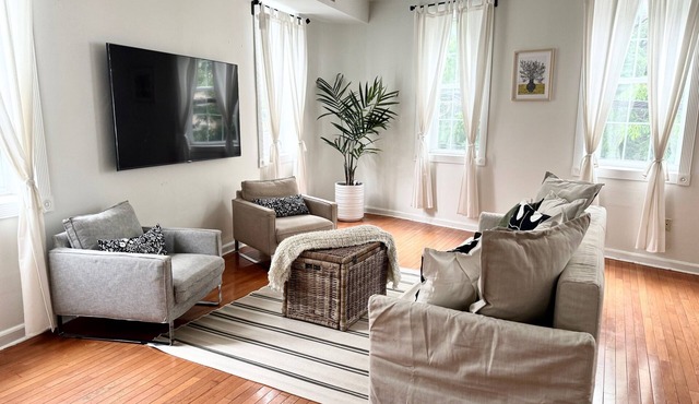 Spacious 2BR 2BTH Bi Level Apt with roof deck in the heart of Northern Liberties